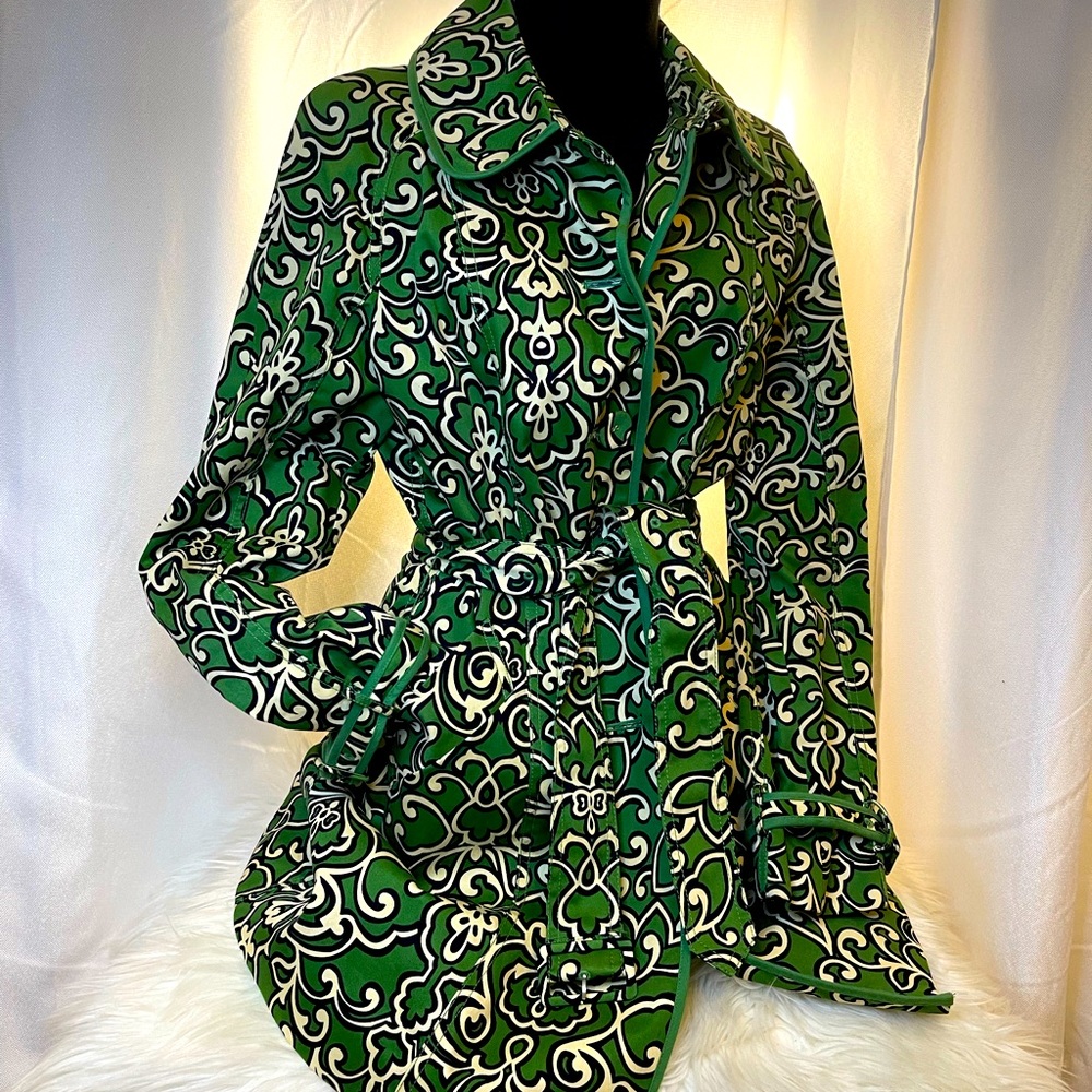 Harold’s Short Trench Coat- Classic Style